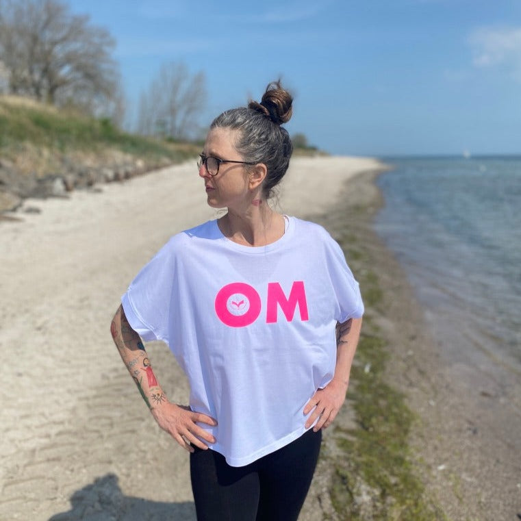 T-Shirt OM (white/pink) loving soul