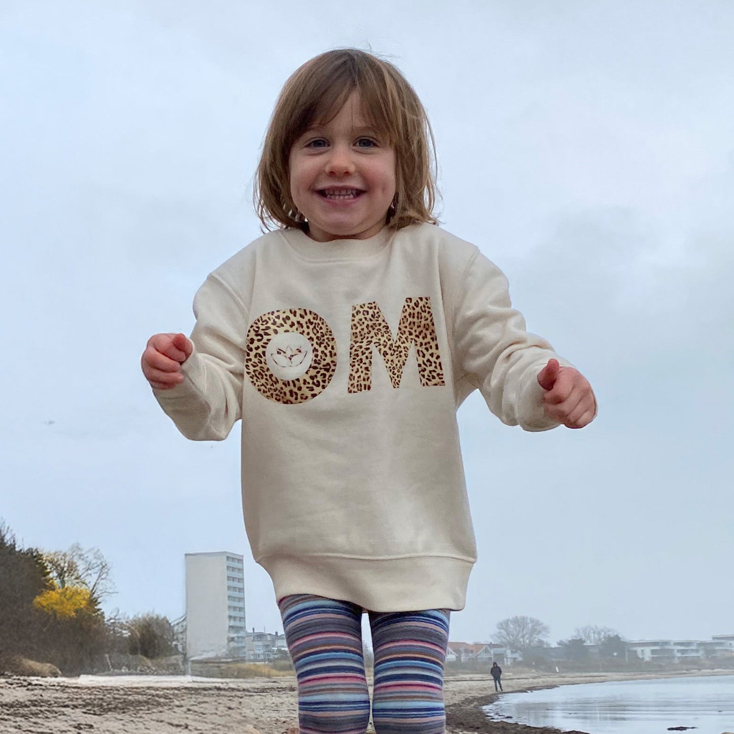 Kinder Sweatshirt OM (natural raw/leo) loving soul