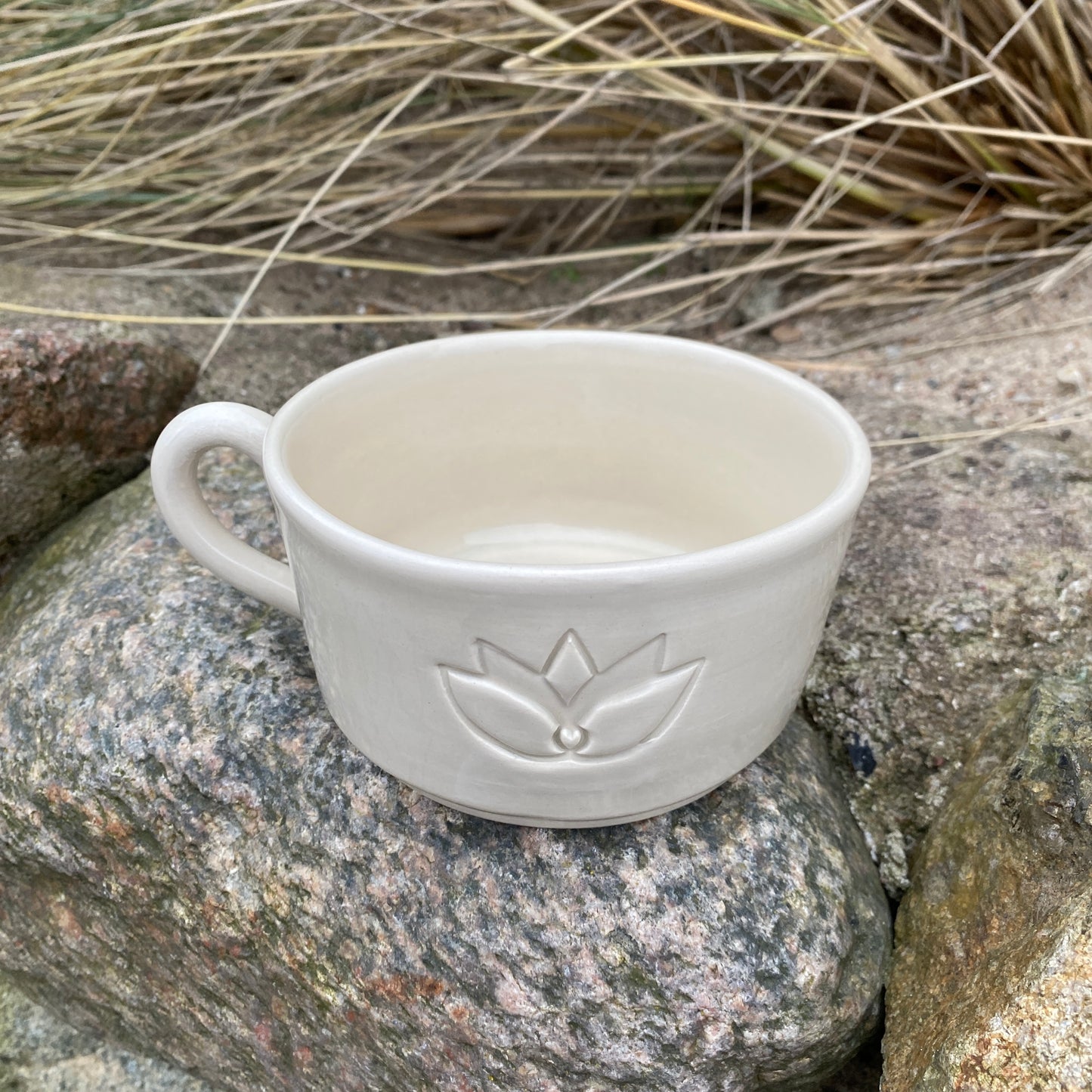 Keramik Tasse LOTUS (beige) lovingsoul