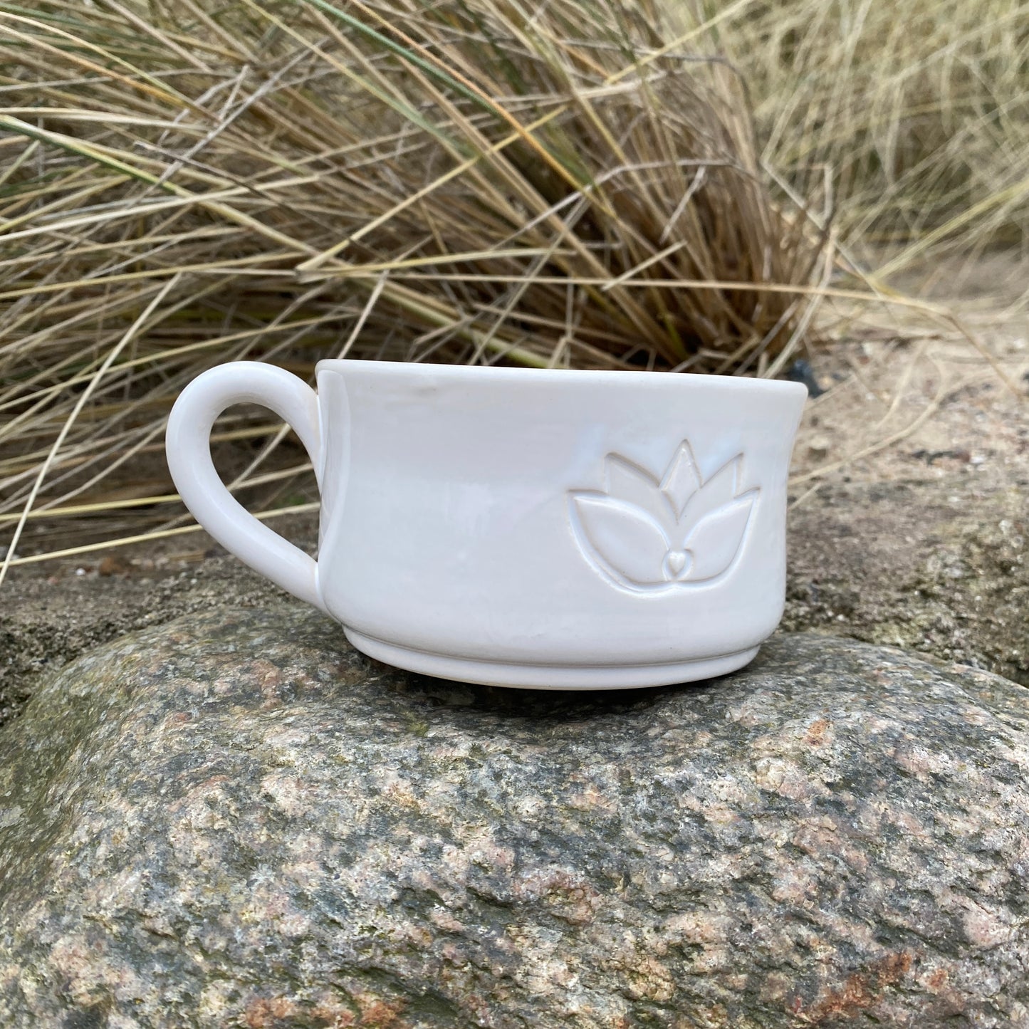 Keramik Tasse LOTUS (weiß) lovingsoul