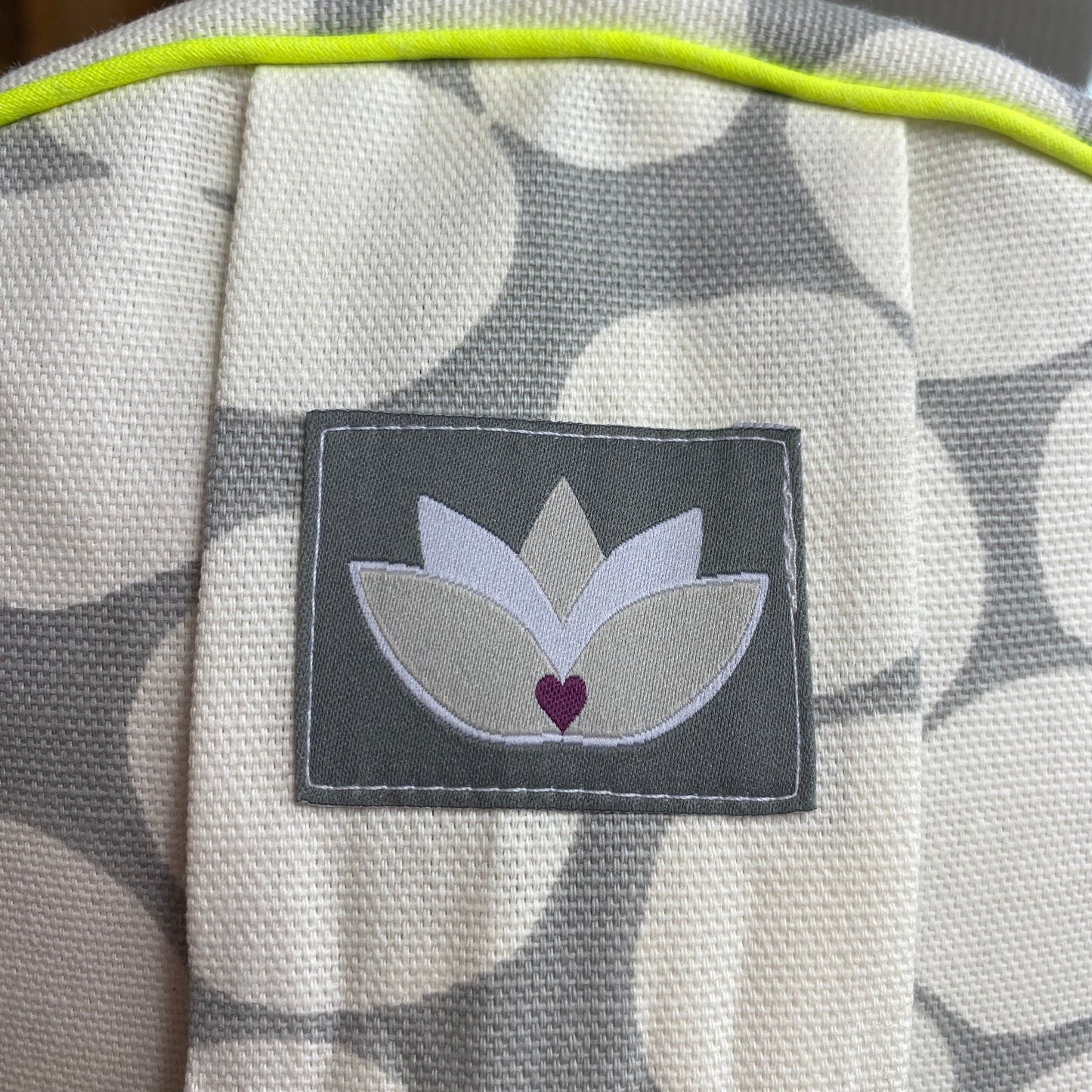 Yogabolster (weiß/grau/gelb) loving soul