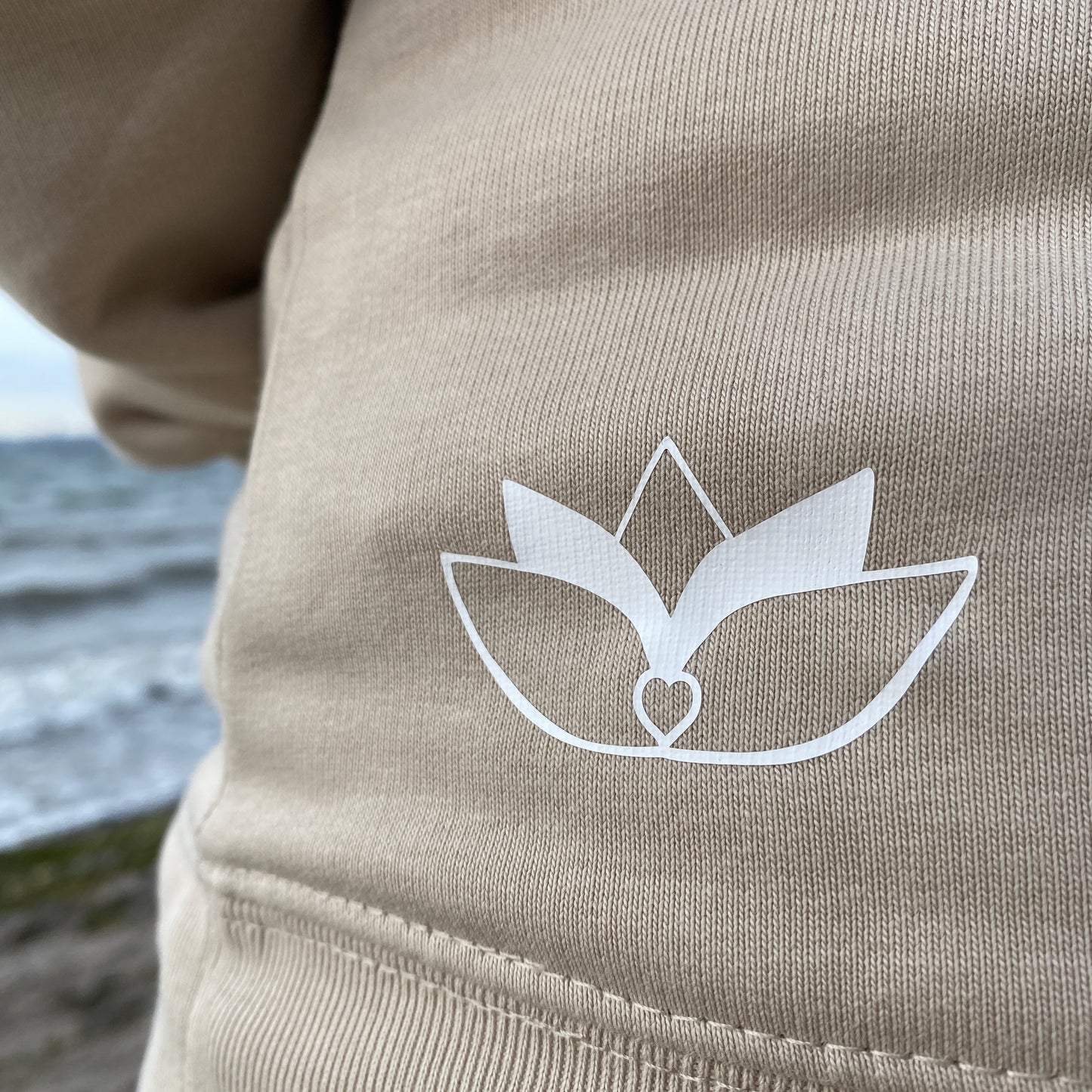 Kapuzenpullover Hoodie LOTUS (desert dust/white) loving soul