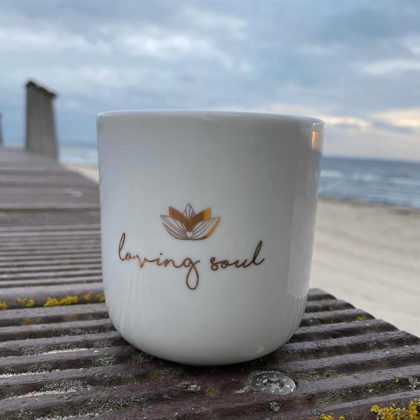 Porzellan Becher LOTUS (gold) loving soul