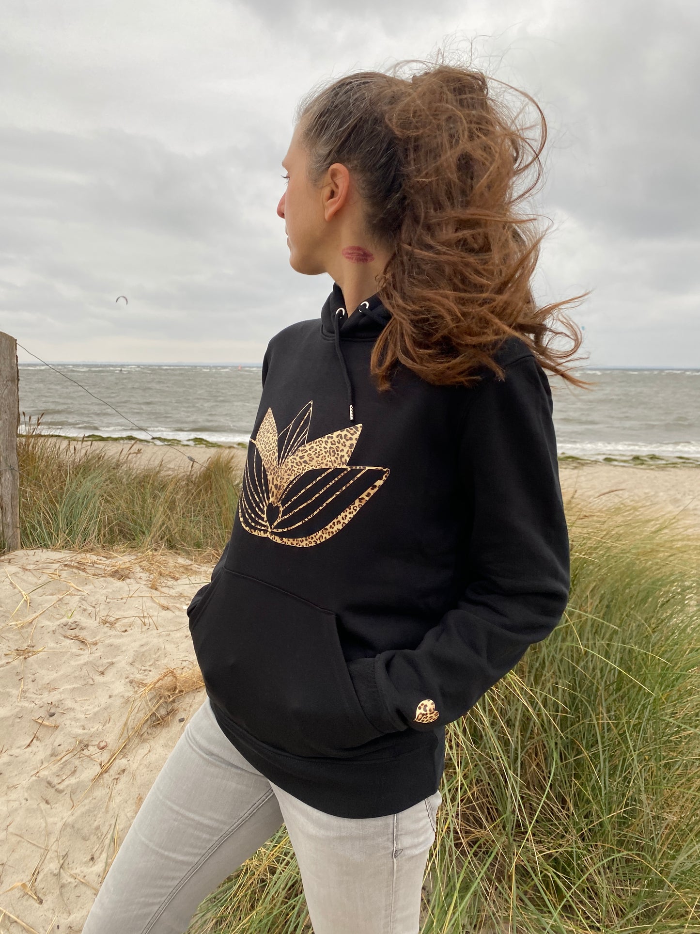 Kapuzenpullover Hoodie LOTUS (black/leo) loving soul
