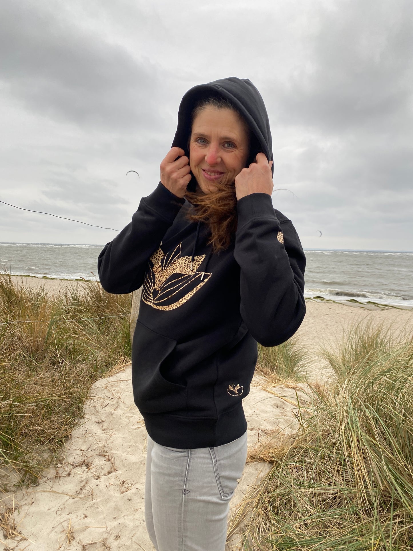 Kapuzenpullover Hoodie LOTUS (black/leo) loving soul