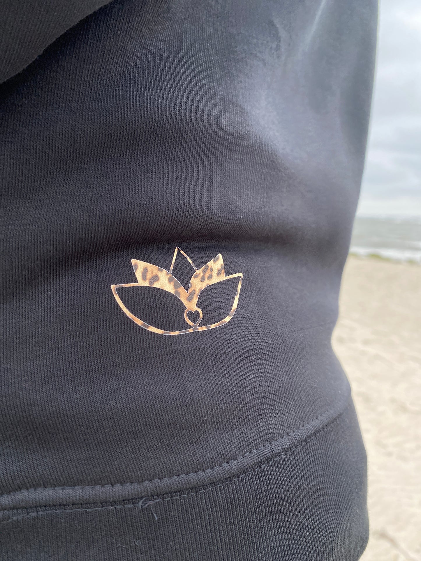 Kapuzenpullover Hoodie LOTUS (black/leo) loving soul