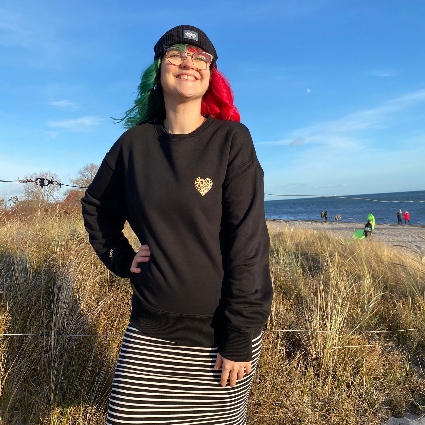 Sweatshirt HERZ (black/leo) loving soul