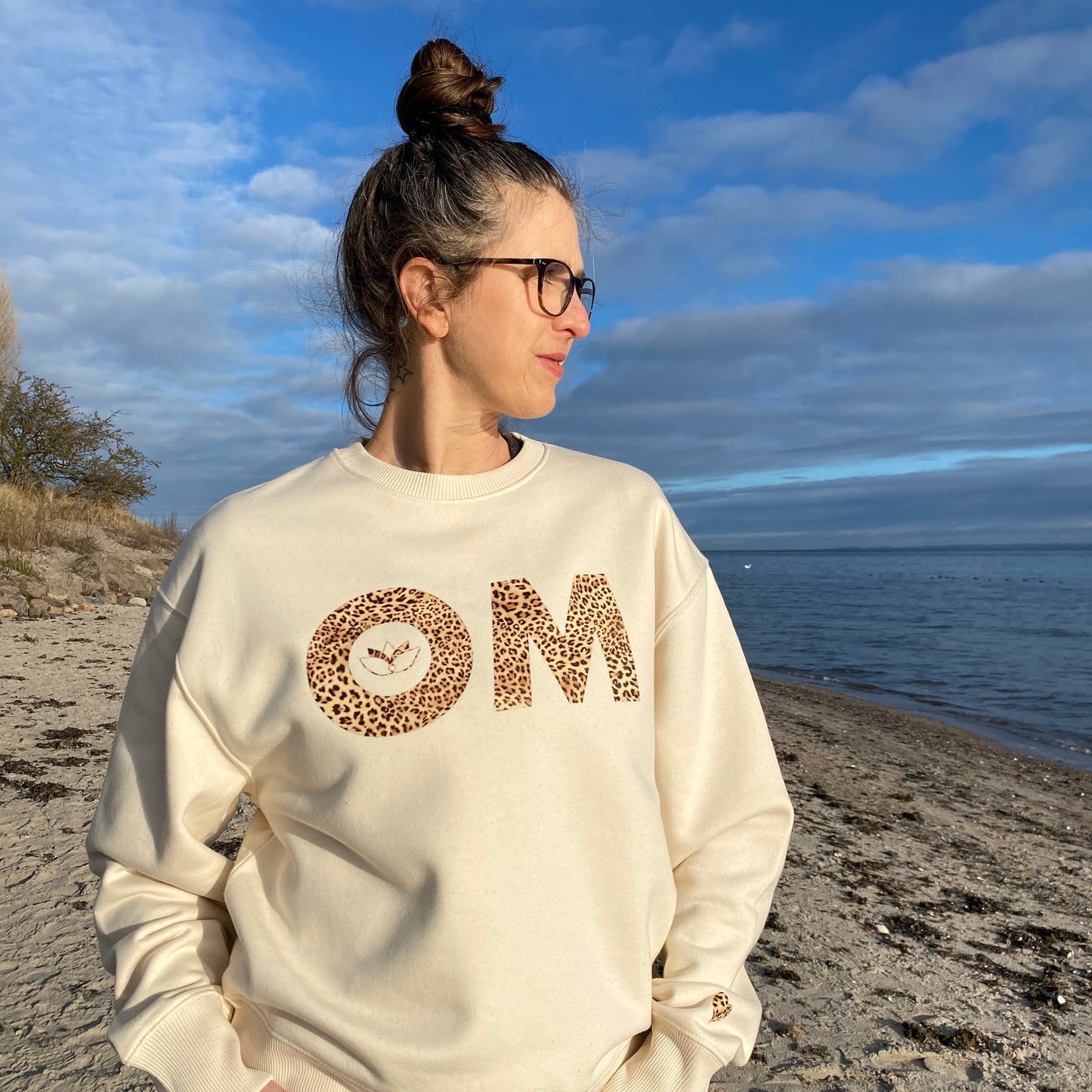Sweatshirt OM (natural raw/leo) loving soul