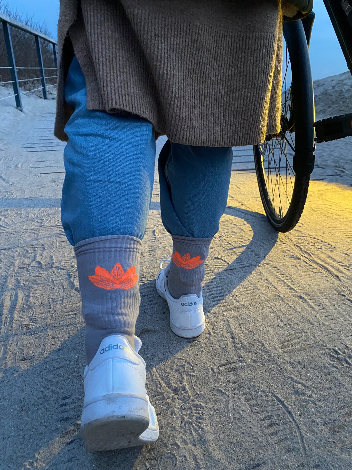 Socken LOTUS (grau/orange) loving soul