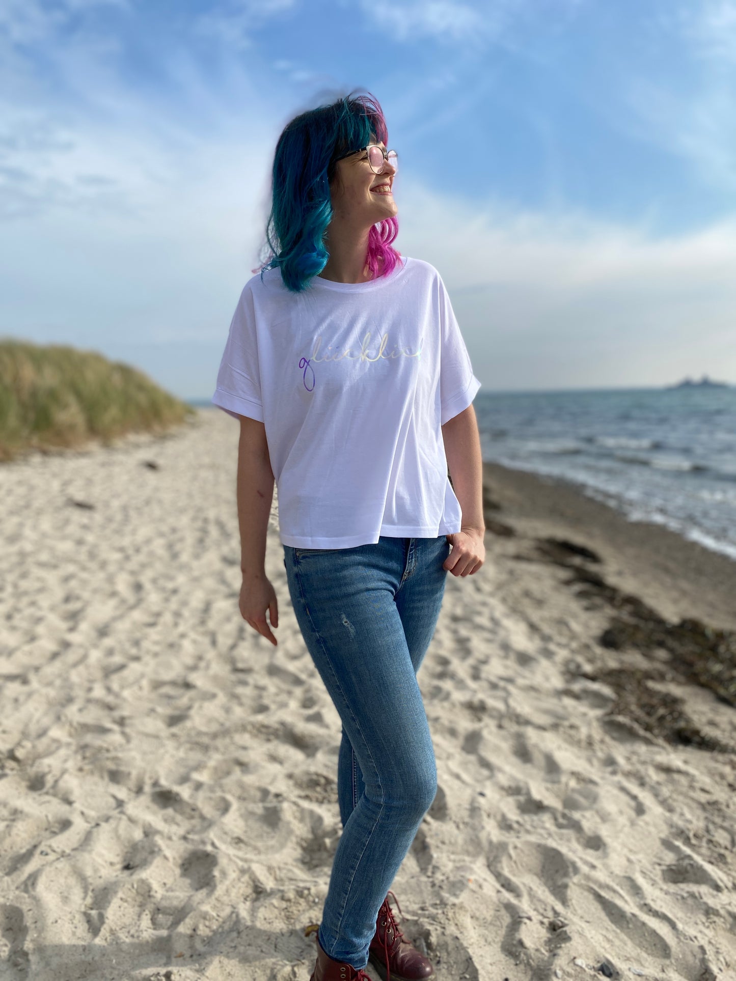 T-Shirt GLÜCKLICH (white/rainbow) loving soul