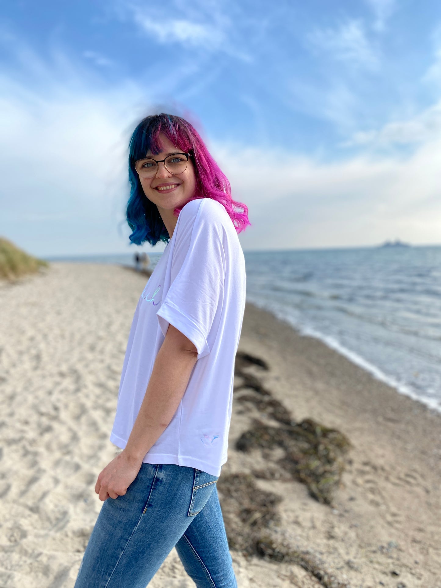 T-Shirt GLÜCKLICH (white/rainbow) loving soul