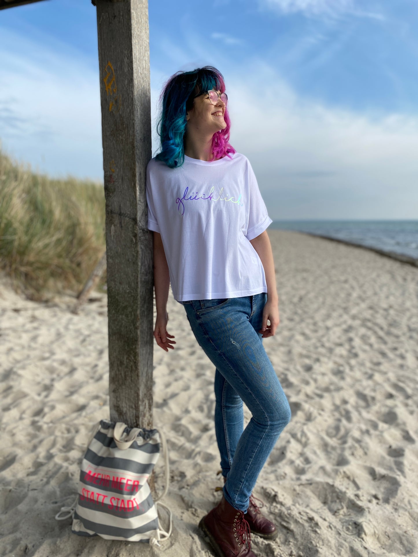 T-Shirt GLÜCKLICH (white/rainbow) loving soul