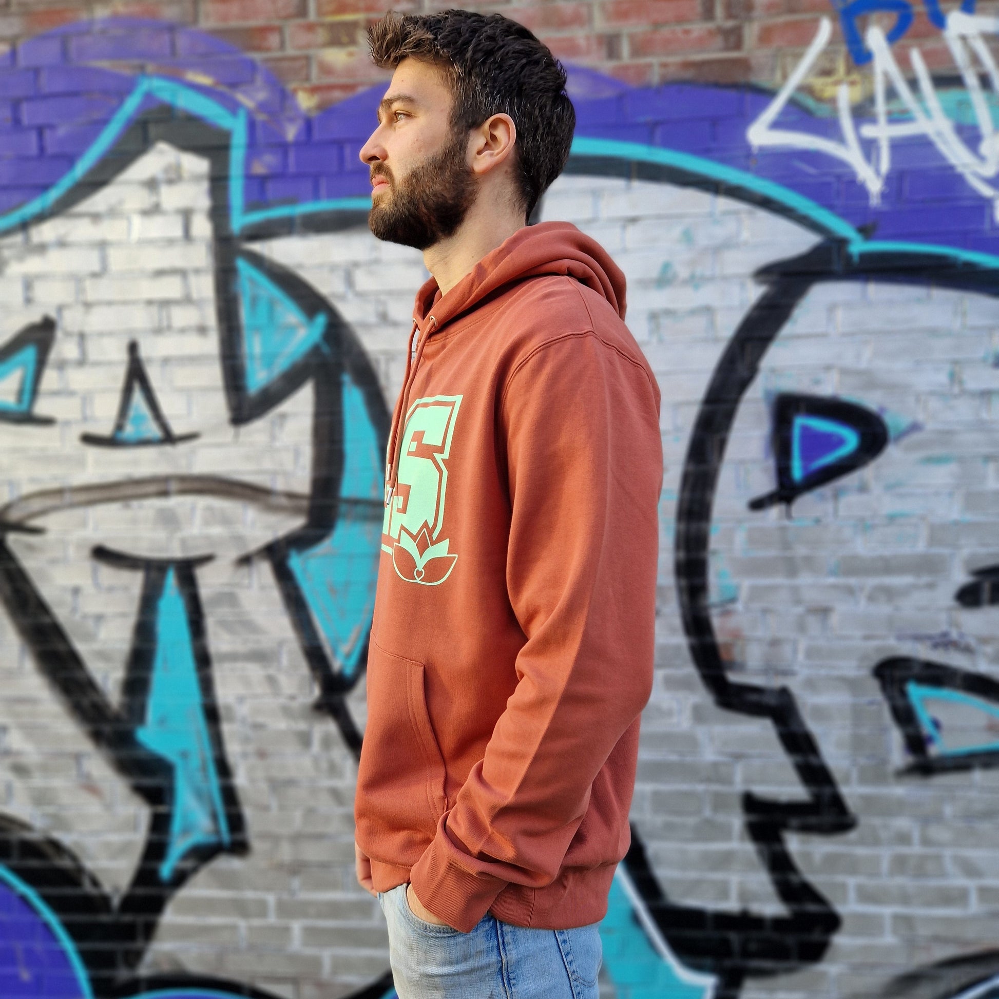 LS Hoodie Outfit Streetstyle braun mint getragen