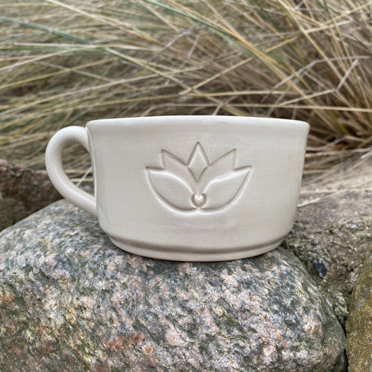 Keramik Tasse LOTUS (beige) lovingsoul