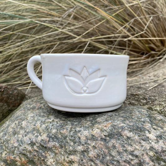 Keramik Tasse LOTUS (weiß) lovingsoul